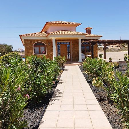 Villa Casa Del Sol 3 Bedroom Villa With Private Solar Covered 12M X 6M Pool Minimum Stay 7 Nights Chromecast And Wifi Throughout The Property Triquivijate Exterior foto