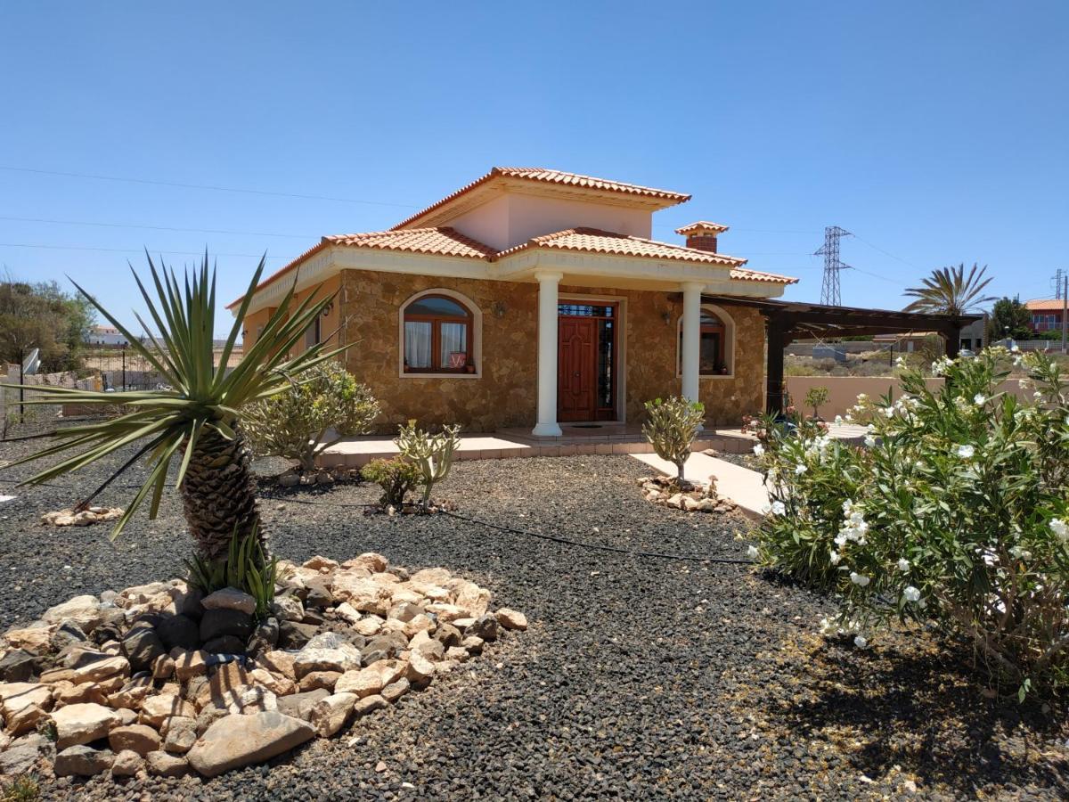 Villa Casa Del Sol 3 Bedroom Villa With Private Solar Covered 12M X 6M Pool Minimum Stay 7 Nights Chromecast And Wifi Throughout The Property Triquivijate Exterior foto