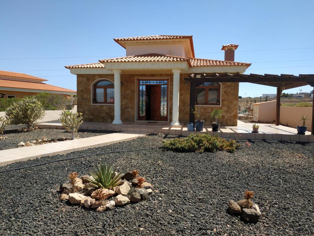 Villa Casa Del Sol 3 Bedroom Villa With Private Solar Covered 12M X 6M Pool Minimum Stay 7 Nights Chromecast And Wifi Throughout The Property Triquivijate Exterior foto